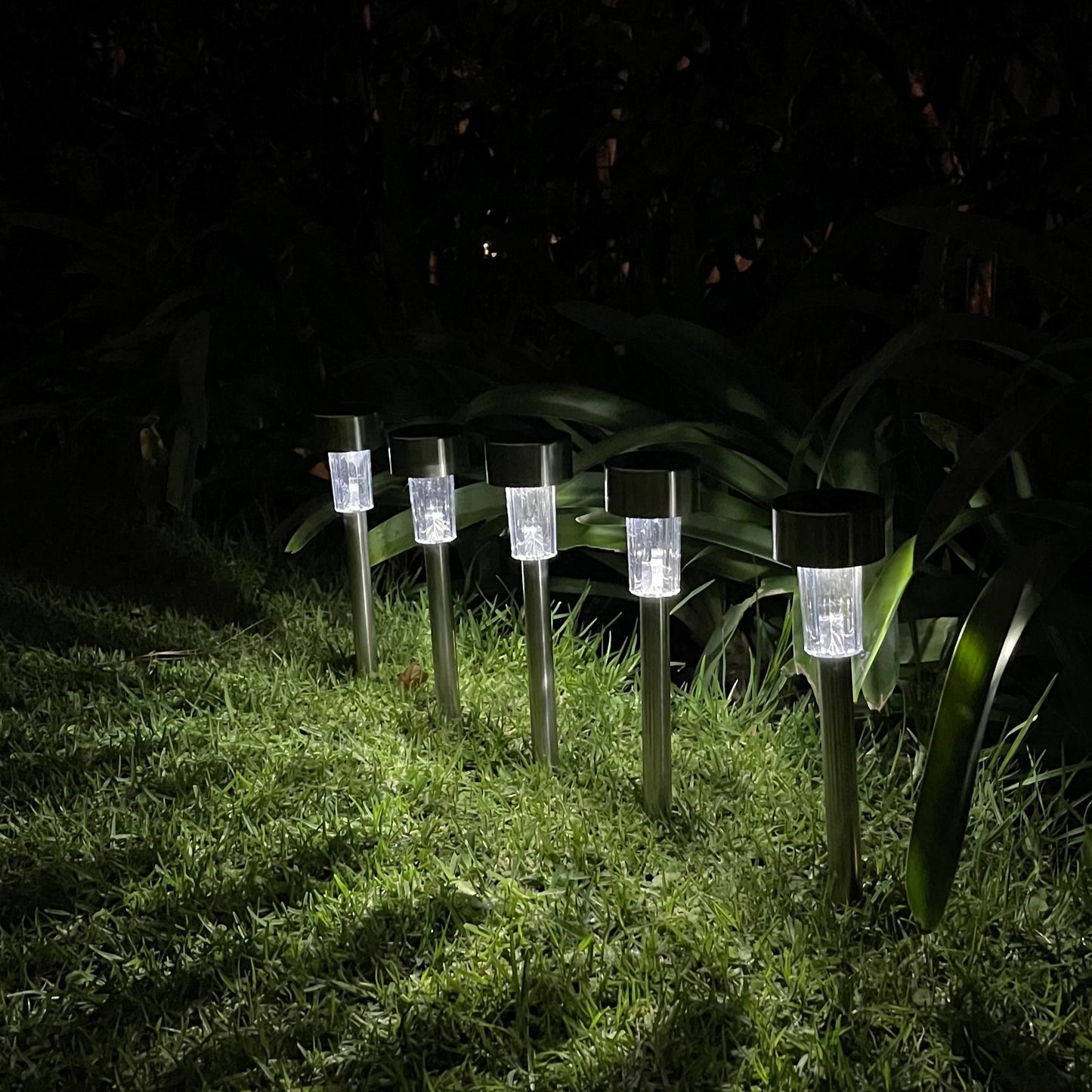 LÁMPARA SOLAR PARA JARDÍN