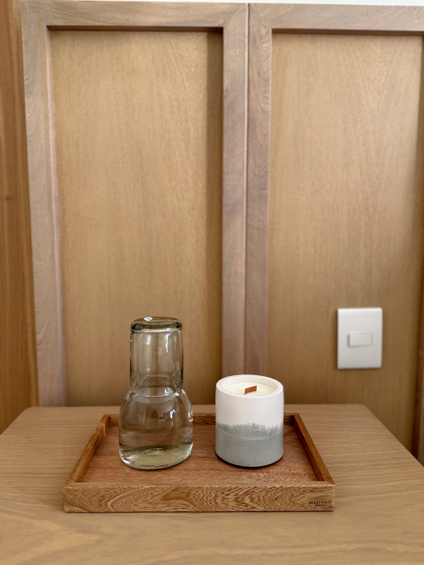Jarra con Vaso para Buró + Charola de Madera