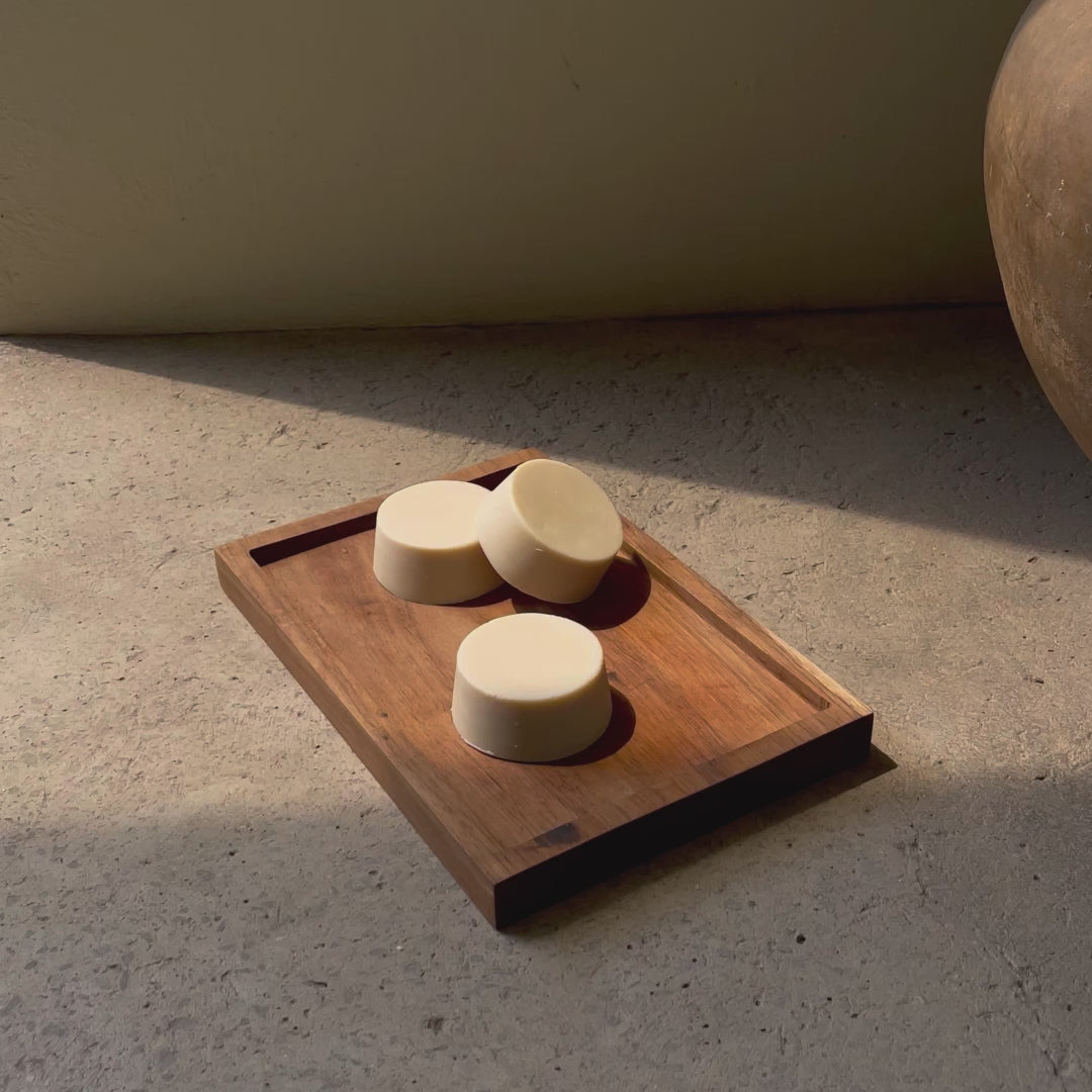 Cargar y reproducir el video en el visor de la galería, Crema Lavanda & Vainilla | Crema Corporal Hidratante en Barra | Producto Ecológico